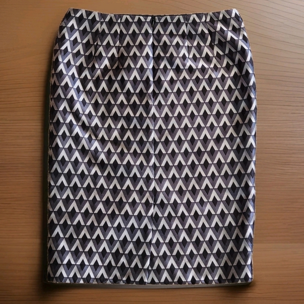 Carlisle Geometric Jacquard Skirt Suit Set Jacket & Pencil Skirt Black Silver 8 - Picture 16 of 16